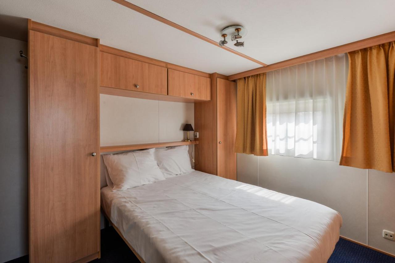 Вилла Chalet For 2 At The Beach Зандфорт Экстерьер фото