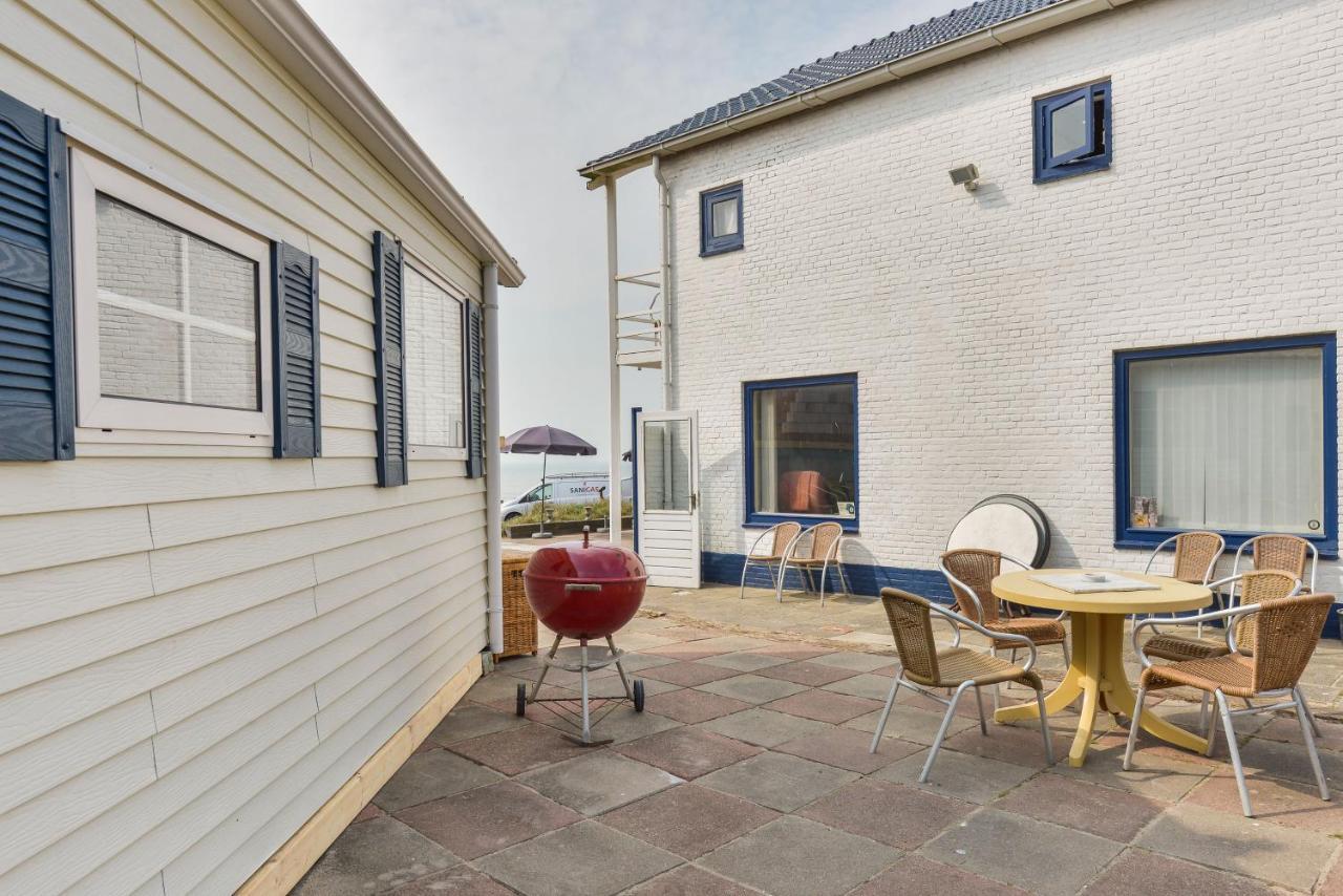 Вилла Chalet For 2 At The Beach Зандфорт Экстерьер фото
