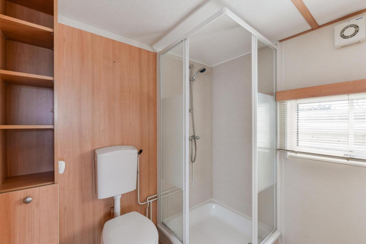 Вилла Chalet For 2 At The Beach Зандфорт Экстерьер фото