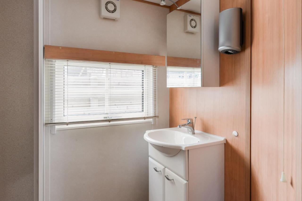Вилла Chalet For 2 At The Beach Зандфорт Экстерьер фото